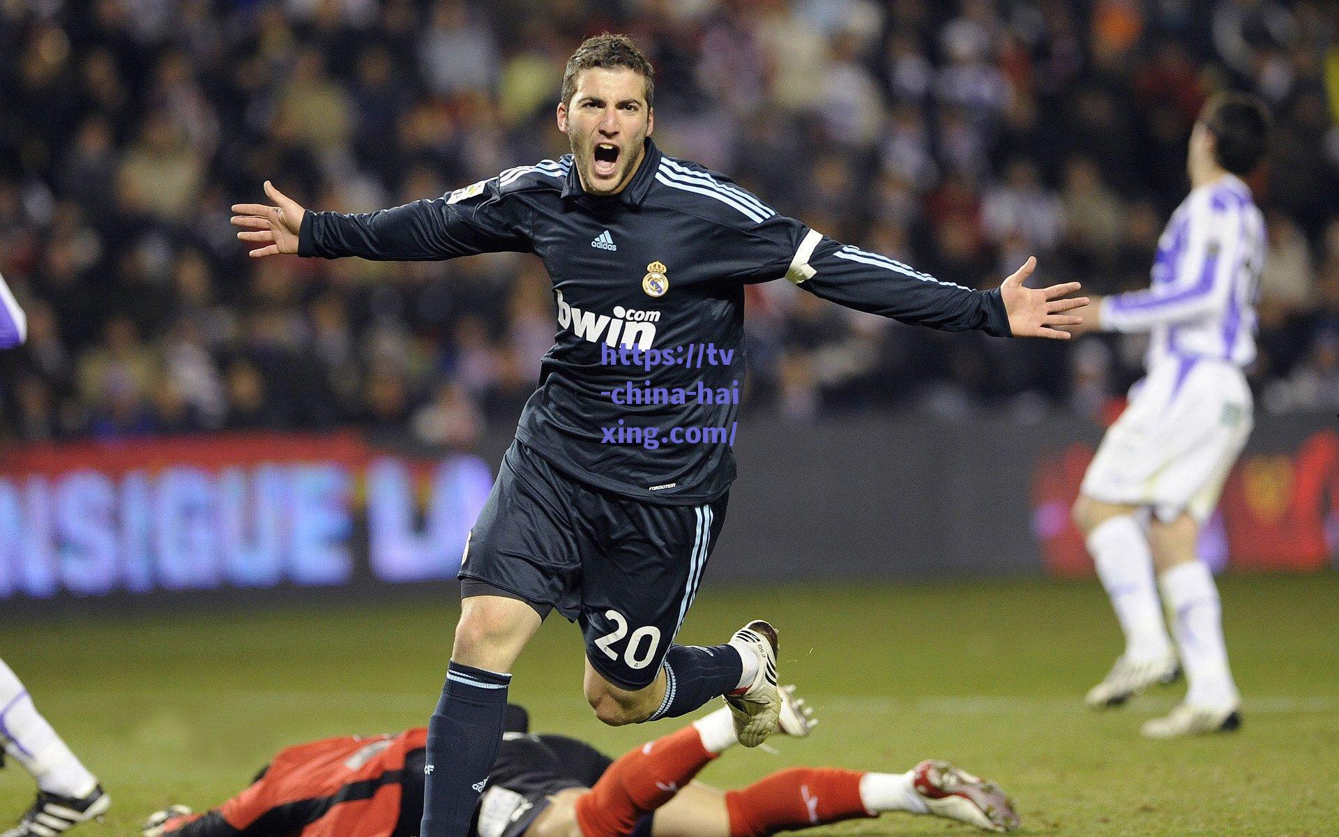 海星体育官网_凤凰城十字路口，2年1.45亿续约布克？名记深度解析太阳薪资困局